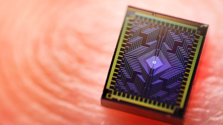 Intel пусна първия си квантов процесор