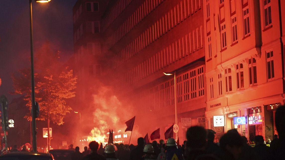 Сблъсъци между крайнолеви демонстранти и полиция в Лайпциг