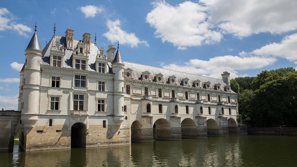 Figaro: Собствениците на замъци във Франция рязко намалиха цените заради кризата