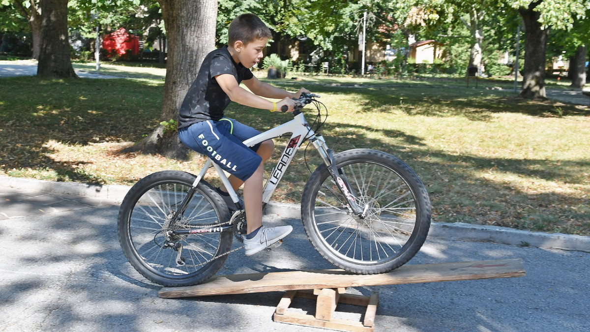 Полезни съвети за избор на подходящ и безопасен детски велосипед