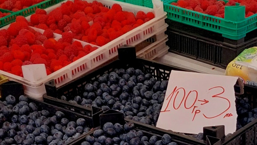 По пазарите продължават да продават скъпи малини и къпини с цени за 100 грама