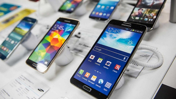 В Европа ще забранят продажбата на смартфони без сменяема батерия
