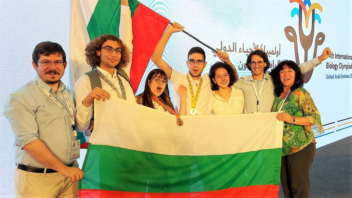 Български ученици спечелиха 3 медала от Международната олимпиада по биология