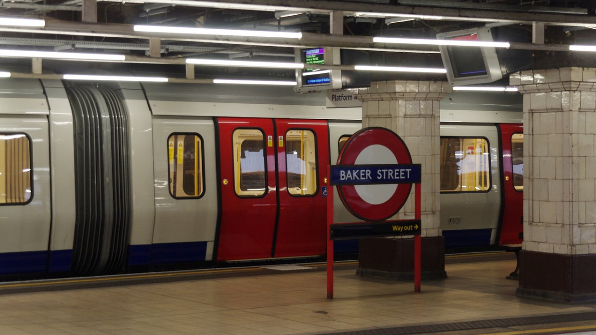 Пет начина, по които  лондонското метро се е – и не се е променило през изминалия век