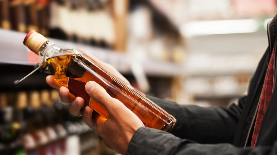 Рисковете от алкохола в Европа вече ще се посочват на  етикетите му