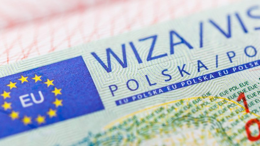 Скандал с визи разтърси Полша