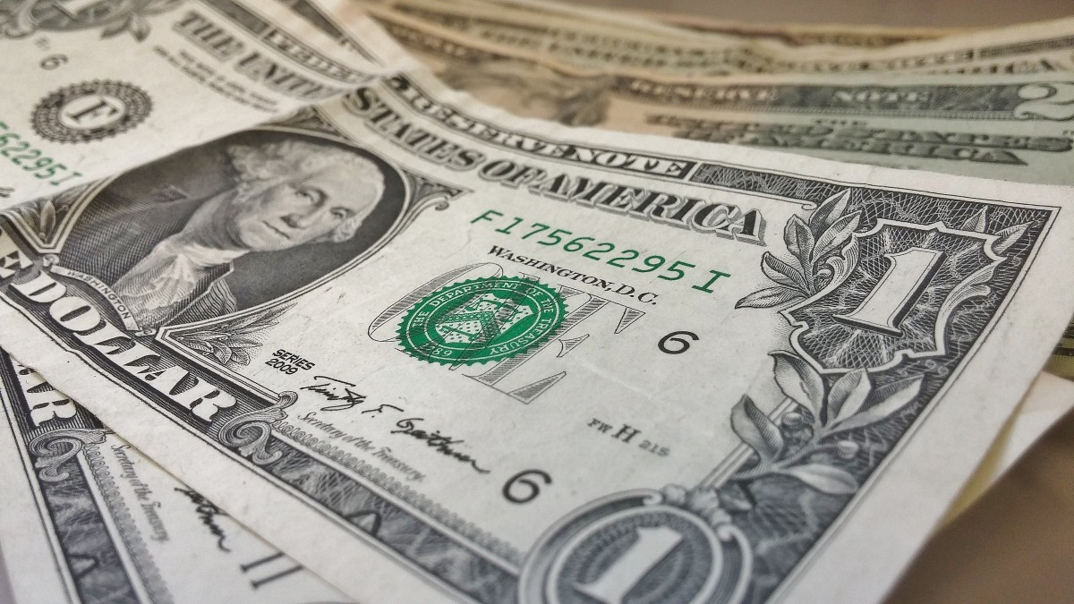 Доларът е застрашен от нарастващото използване на юана в търговията