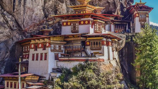 Най-мистериозната държава: Бутан намалява данъци  наполовина, за да привлече туристи