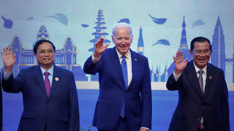 Байдън подписа споразумение с Виетнам и увери, че САЩ не искат студена война с Китай