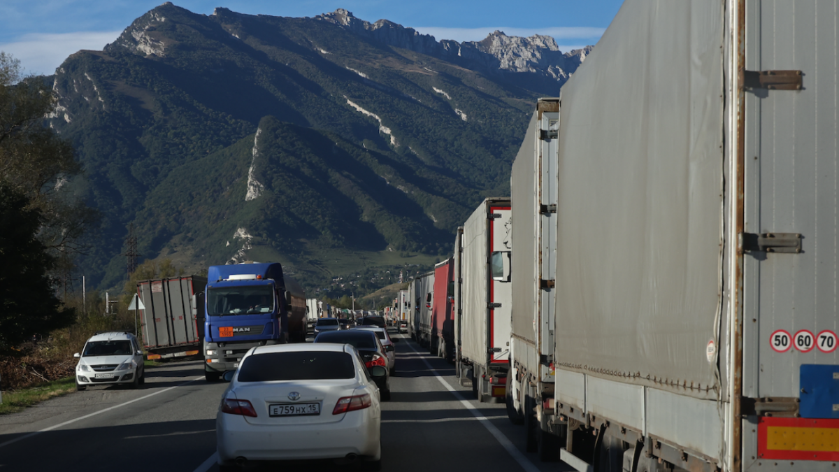 Автопревозвачите на стоки от Армения за Русия са изправени пред