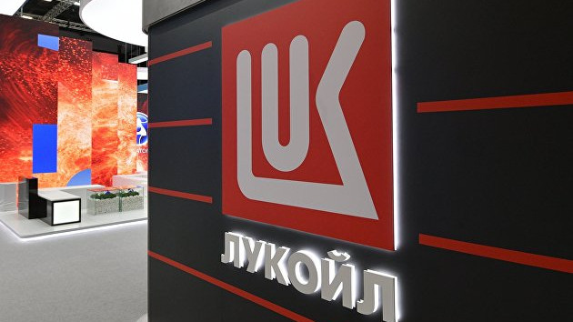 Euractiv: SOCAR  се интересува от закупуването на българския бизнес на "Лукойл"