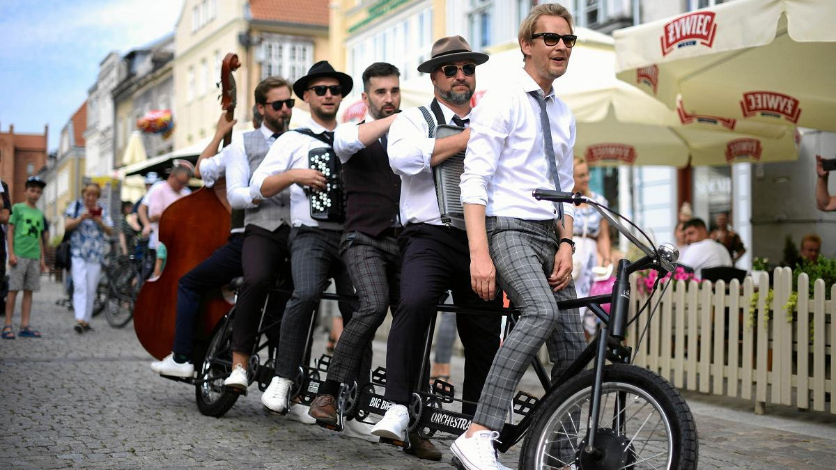 Велооркестър зарадва публиката с 10 концерта в 10 държави за 10 дни
