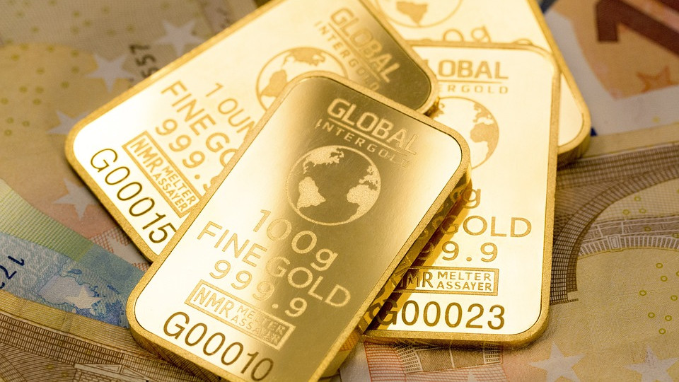 Цената на златото за първи път в историята надхвърли 2100 долара за тройунция