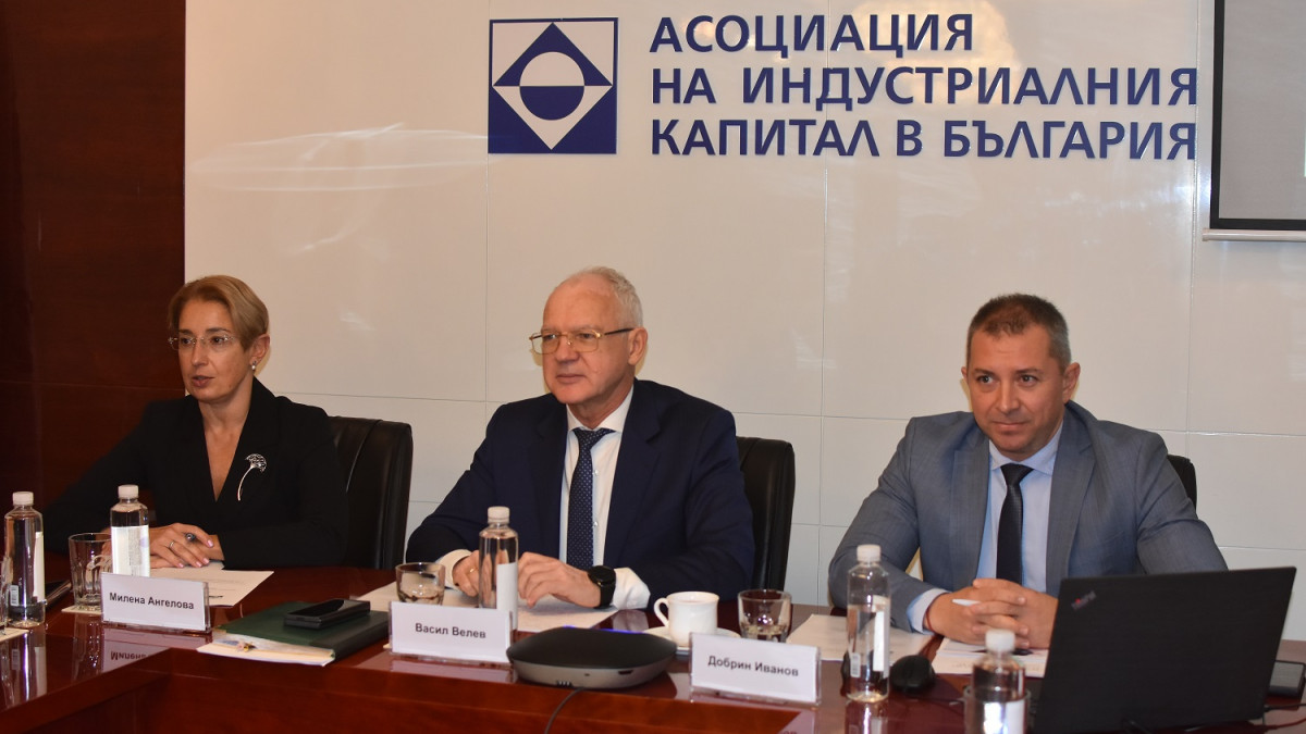 През 2022 г. българската икономика леко „изсветлява“ спрямо година по-рано
