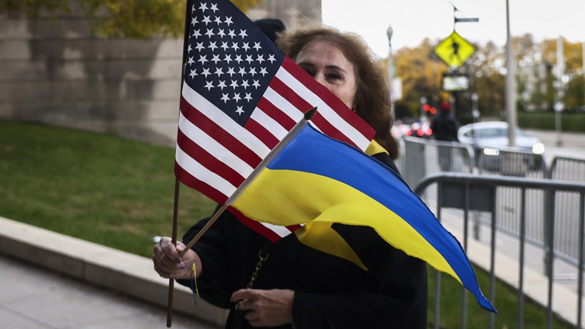 Държавният департамент на САЩ предупреди, че ще намали военната помощ за Киев