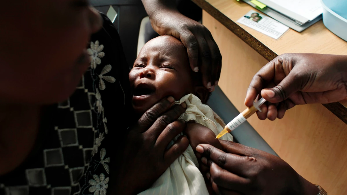Камерун започна първата в света масова ваксинация срещу малария