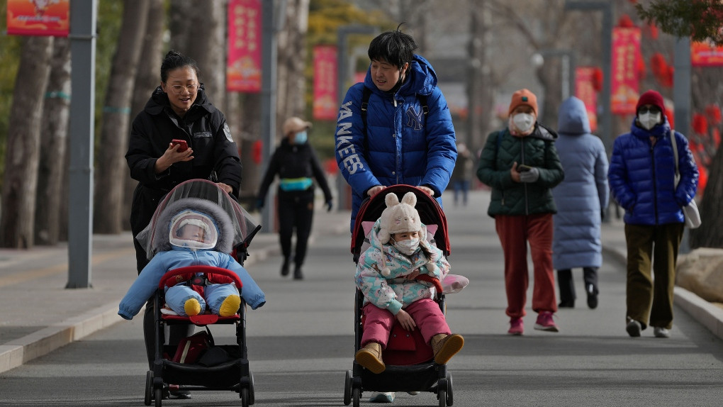 Населението на Китай намалява за втора поредна година