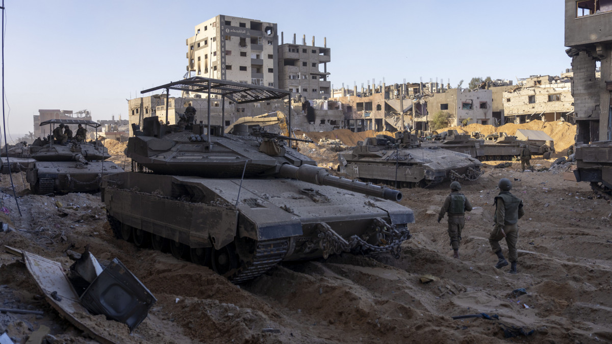 Израел намалява войските си в Газа