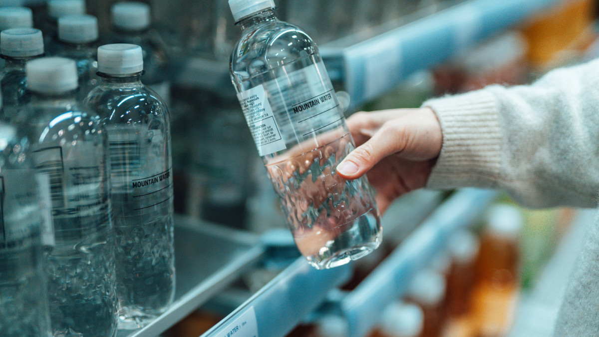 Учени: пластмасовите бутилки за вода са опасни за здравето