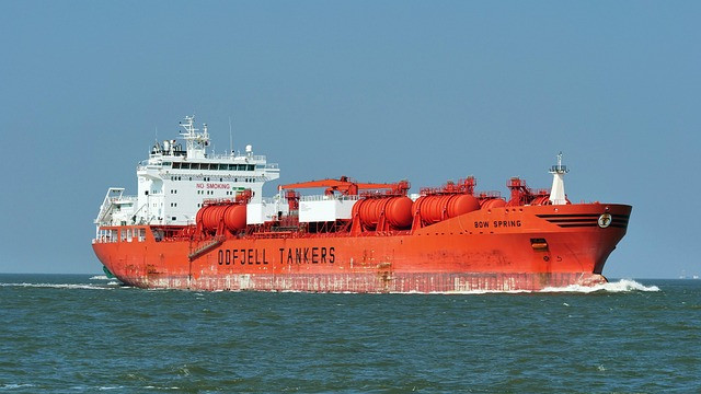 Глобалният дефицит на петролни танкери нараства