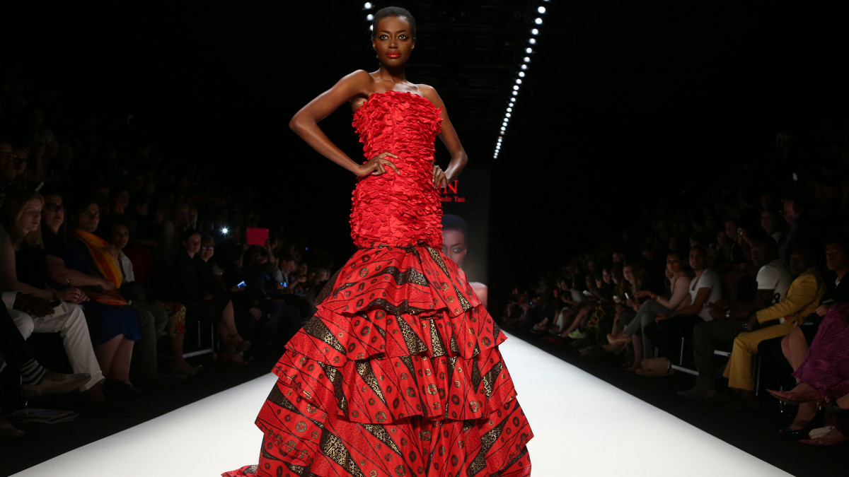 Луксозна африканска мода превзема западните модни подиуми