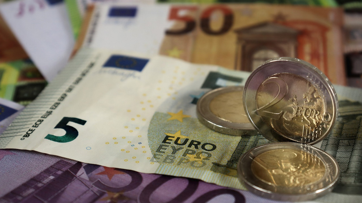Пуснаха онлайн анкета за защитата на потребителите при въвеждането на еврото