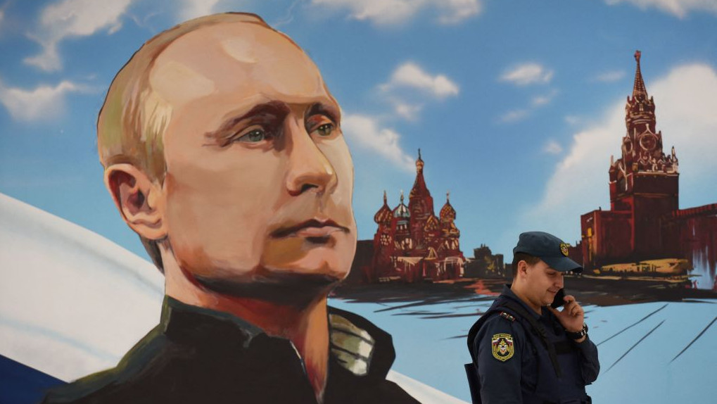 Русия избира новия си стар президент