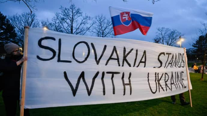 Словакия: управляващите са против военната помощта за Украйна, гражданите – за