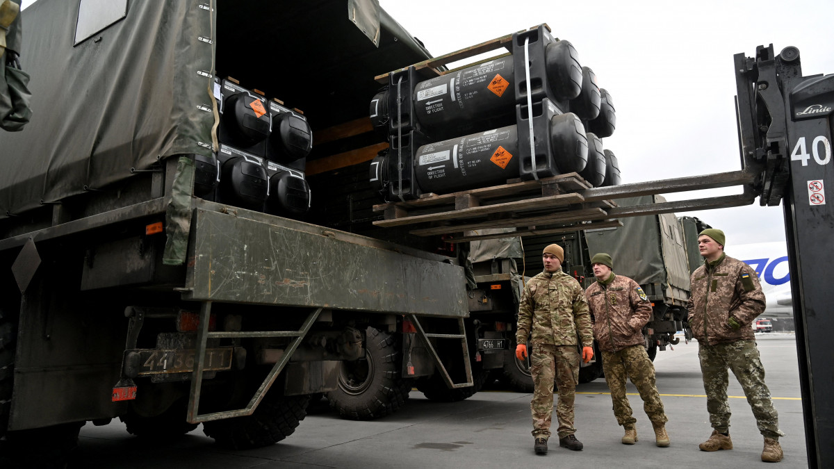 САЩ и Великобритания подготвят мащабна военна помощ за Украйна