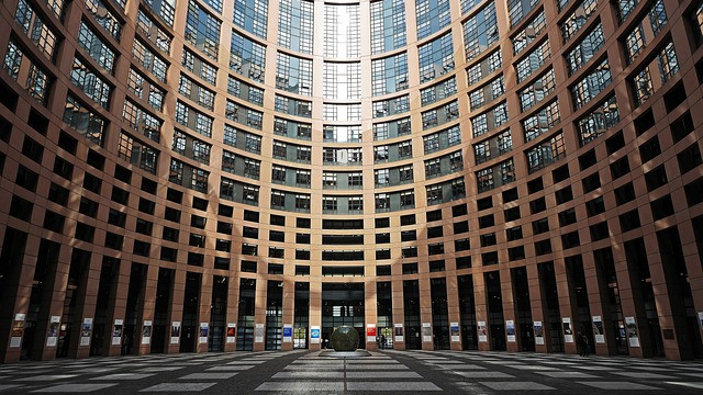 Как Европейският съюз може да възстанови доверието в своите институции?