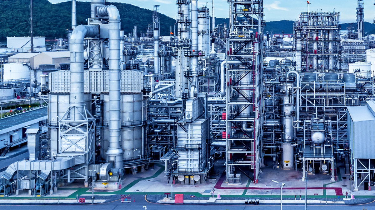 Европейската нефтохимическа индустрия търси спасителен кораб