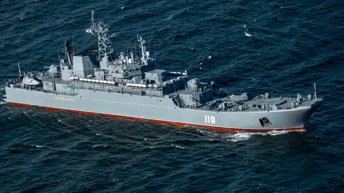 Заснеха руски военен кораб без система за идентификация близо до датски води (обновена)