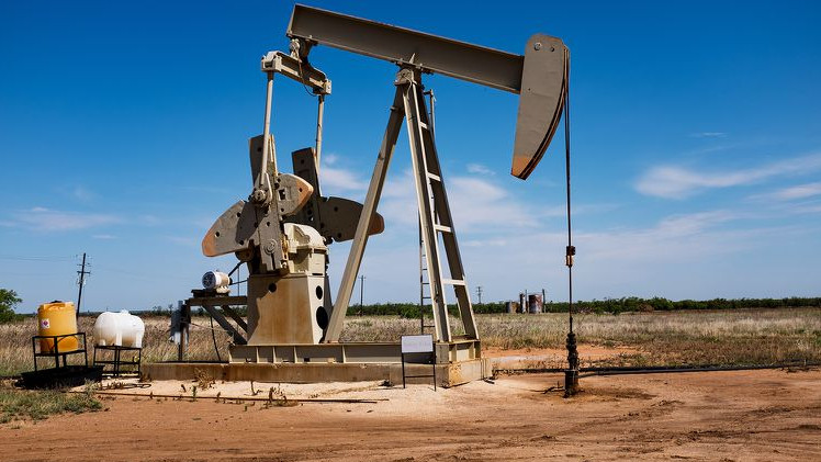 Цената на суровия петрол Brent падна под 66 долара за барел за първи път от 22 септември