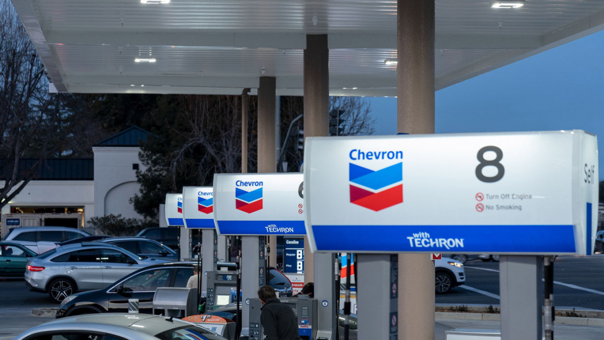 Chevron се включва в надпреварата за чуждестранните активи на Лукойл