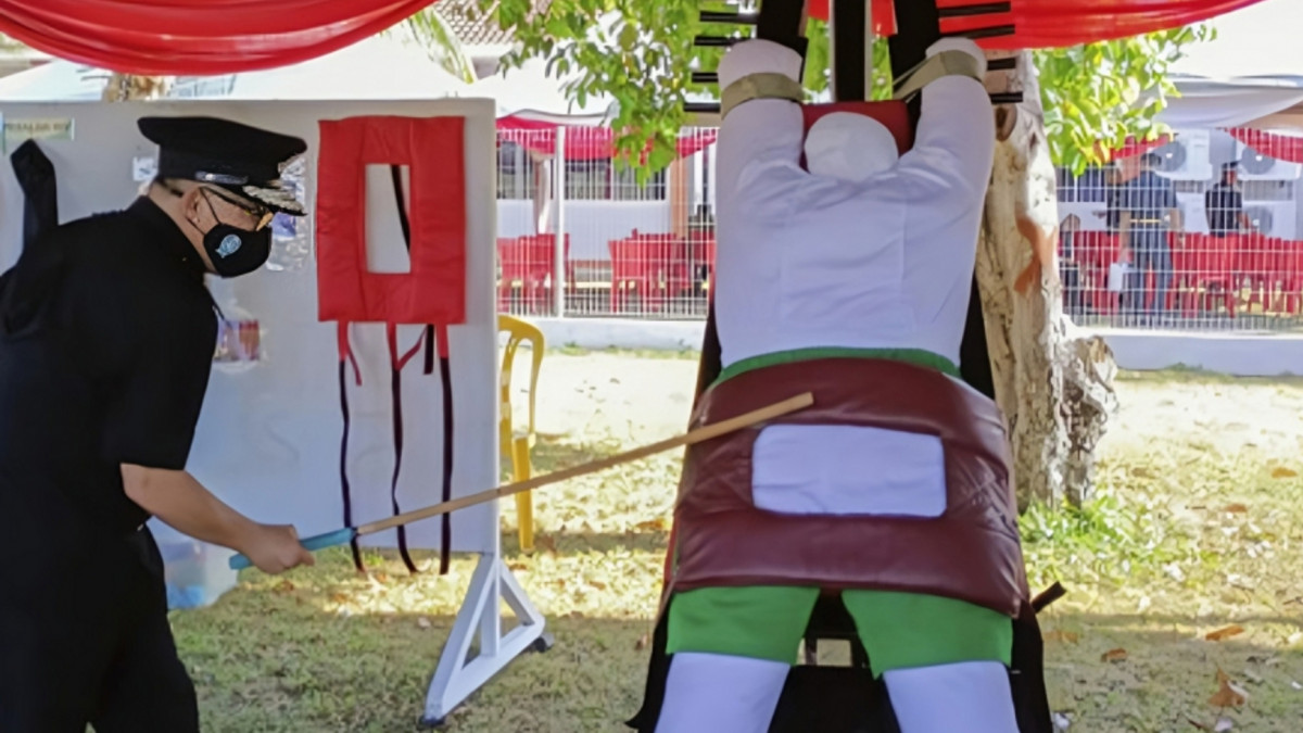 Сингапур ще наказва онлайн измами с бой с пръчка