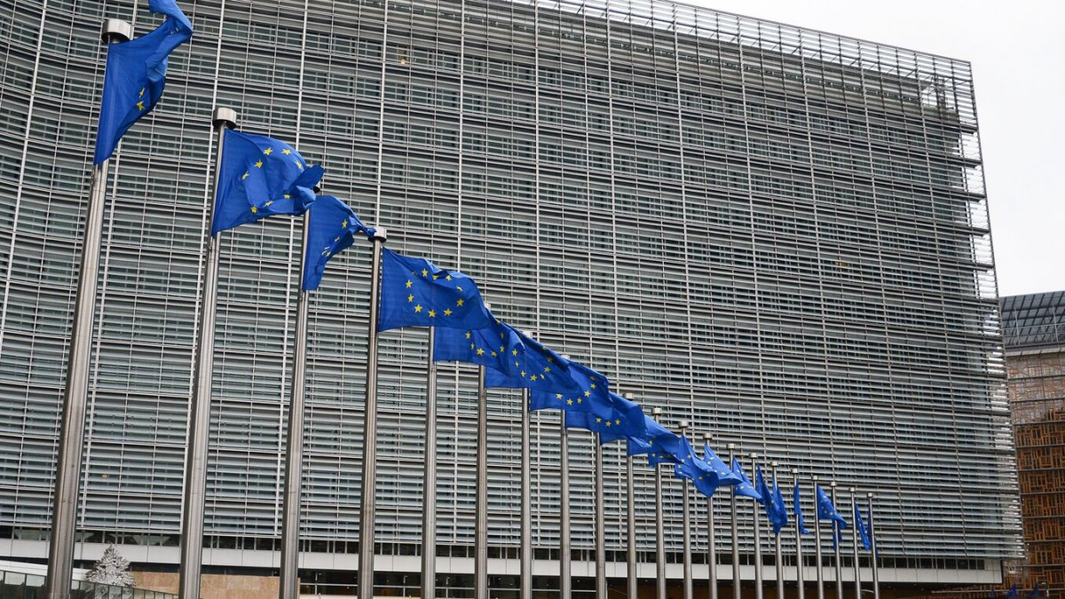 Борсовите цени на газа в Европа намаляват с повече от един процент