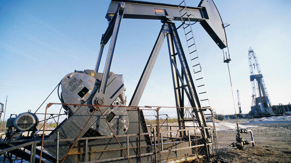 Цените на петрола падат след данни за увеличаване на броя на сондажите в света