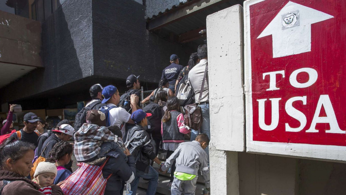 Тръмп спира предоставянето на убежище за неопределен срок