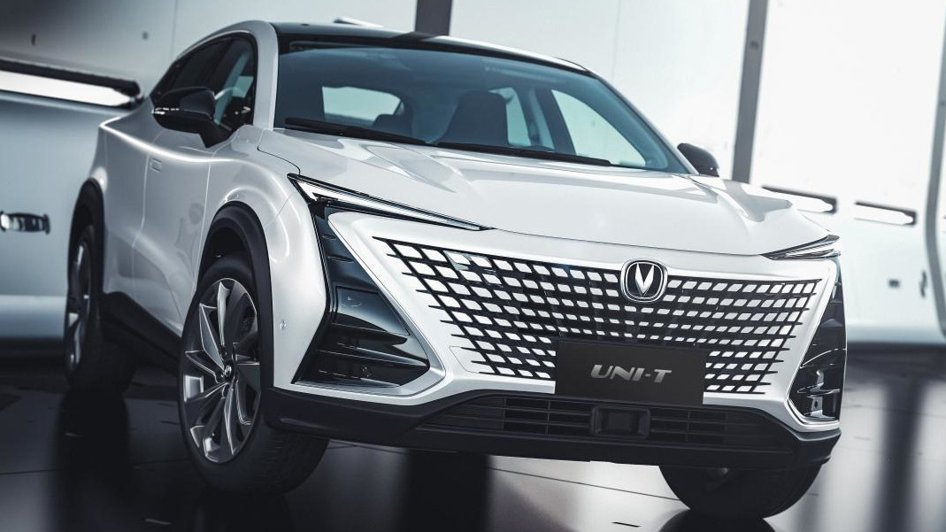 Китай започва масово производство на два модела автономни коли