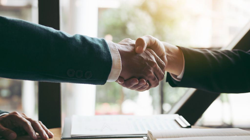 Как “безплатната” доставка на онлайн покупка се таксува с 10 лв. заради избора на куриер