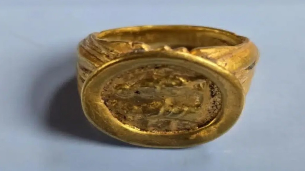 Златен римски пръстен на верността със символ на брака откриха в България