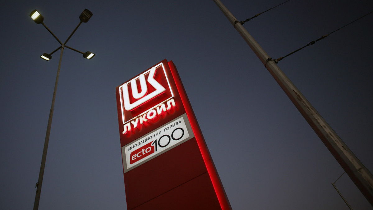 Акциите на Лукойл поскъпнаха с 3.5% на Московската борса