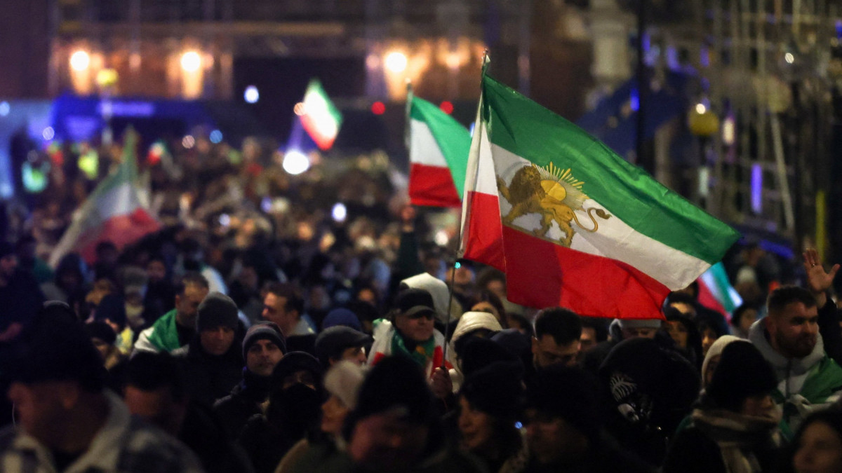 Иран: Франция, Германия, Италия и Великобритания да не подкрепят протестите