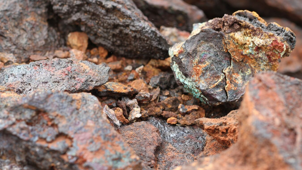 Цената на медта в световен мащаб пада с почти 2%