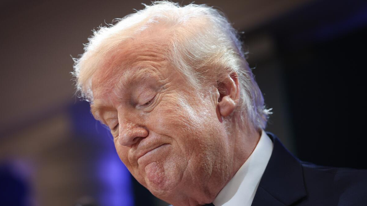 От днес са в сила 10% мита върху целия внос в САЩ