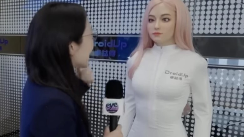 В Китай представиха робота-момиче Moya с функция за затопляне на тялото