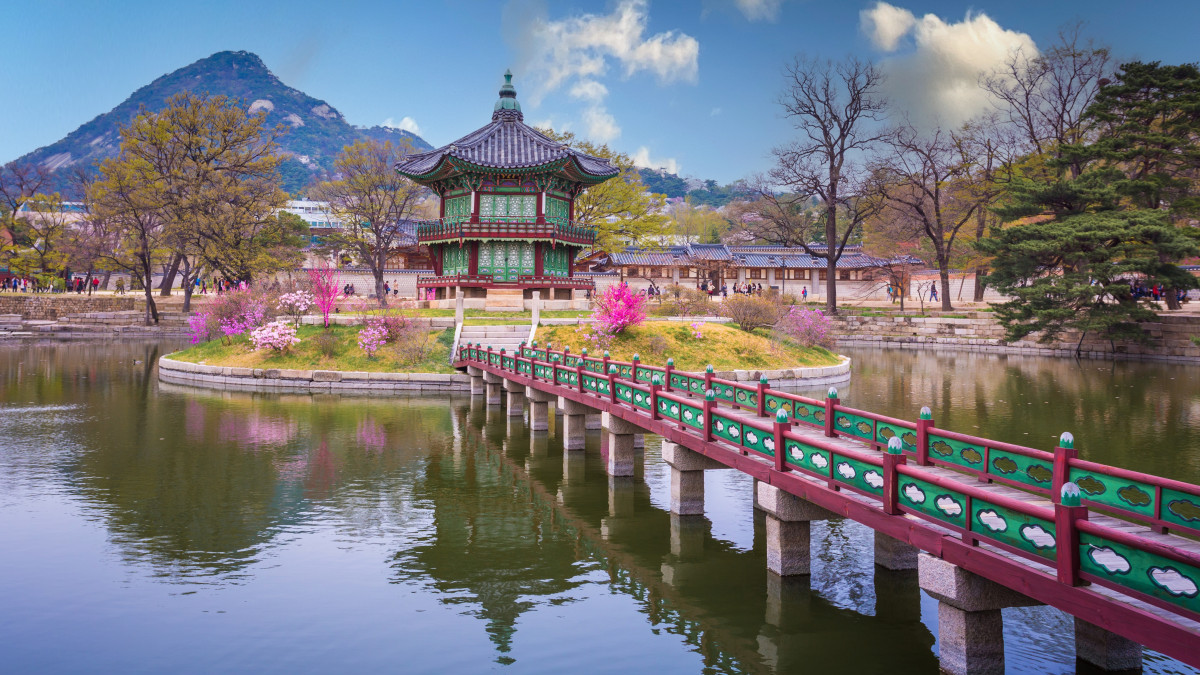 Южнокорейският вон за първи път от 17 години премина границата от 1500 вона за долар