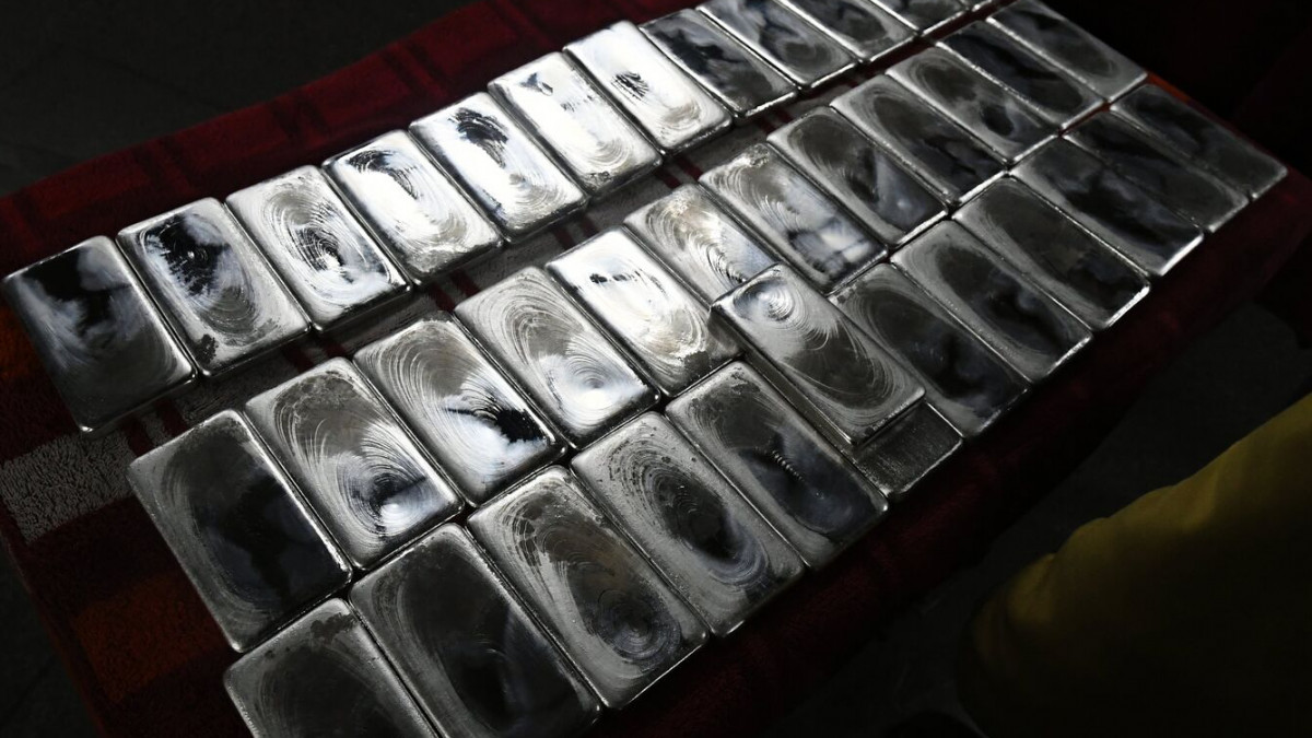 Цената на среброто спадна под 70 долара за първи път от 6 февруари