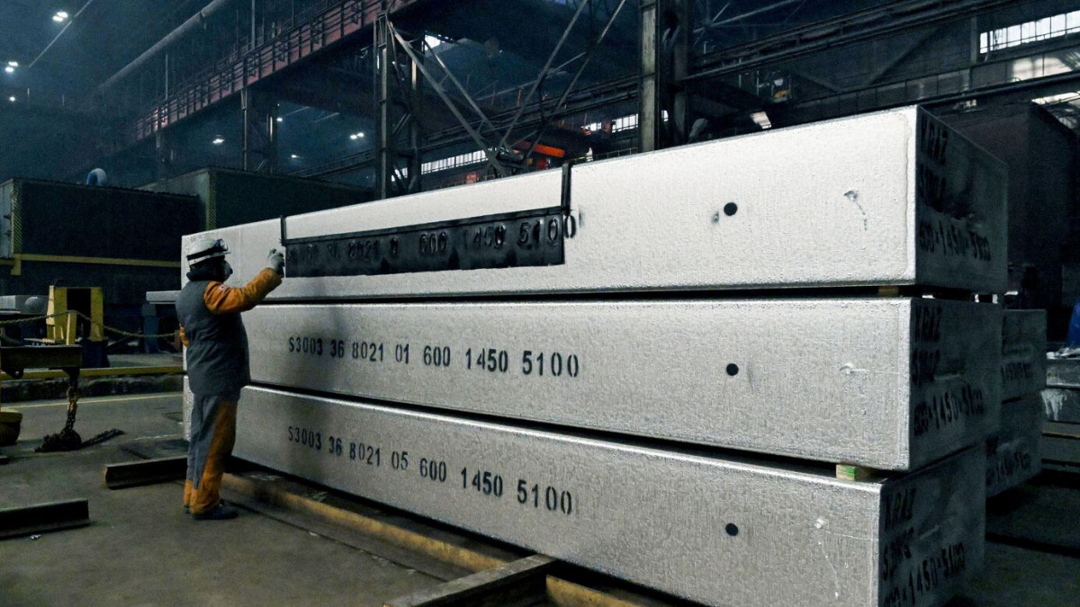 Световните автомобилни производители започнаха спешно да изкупуват алуминий