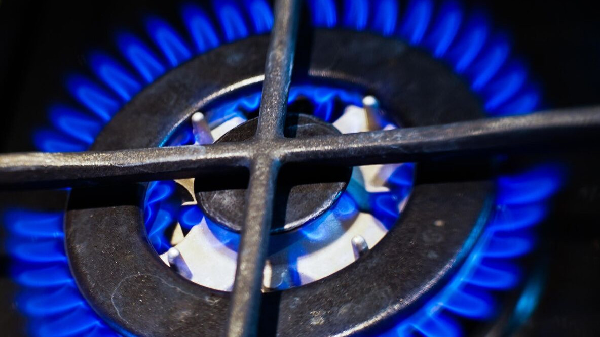 Борсовите цени на газа в Европа в началото на търговията се повишават с 11%